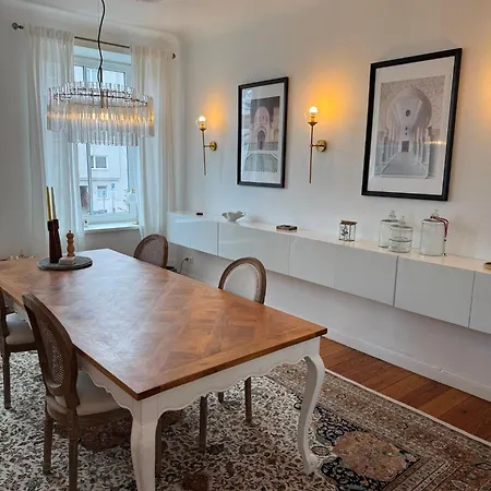 Grosszuegige Altbauwohnung Mit Balkon * كيل