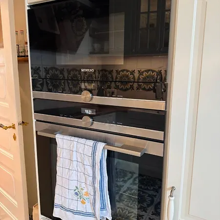 Grosszuegige Altbauwohnung Mit Balkon كيل